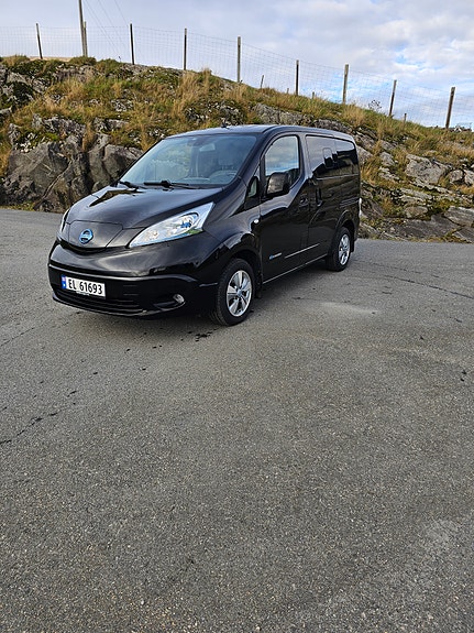 Nissan e-NV200 2 of 22