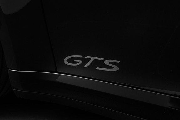 Porsche 911 Carrera 4 GTS 18 of 30