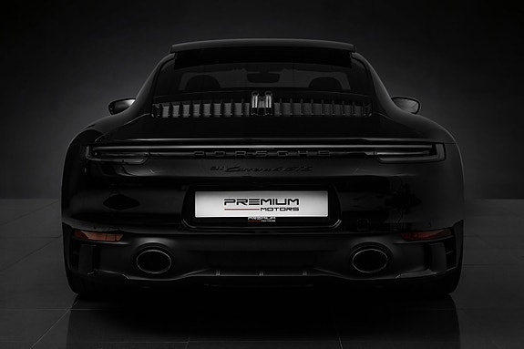 Porsche 911 Carrera 4 GTS 9 of 30