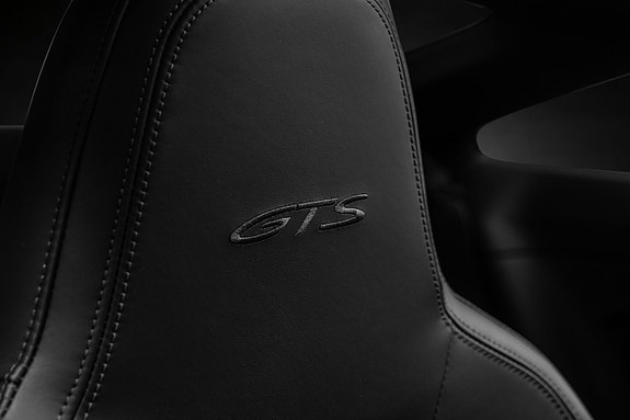 Porsche 911 Carrera 4 GTS 25 of 30