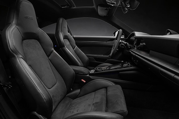 Porsche 911 Carrera 4 GTS 24 of 30