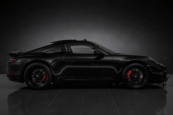 Porsche 911 Carrera 4 GTS 7 of 30