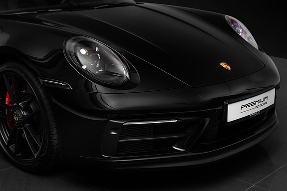 Porsche 911 Carrera 4 GTS 4 of 30