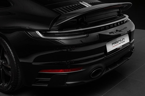 Porsche 911 Carrera 4 GTS 11 of 30