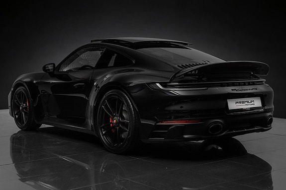 Porsche 911 Carrera 4 GTS 8 of 30
