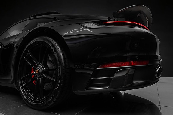 Porsche 911 Carrera 4 GTS 19 of 30