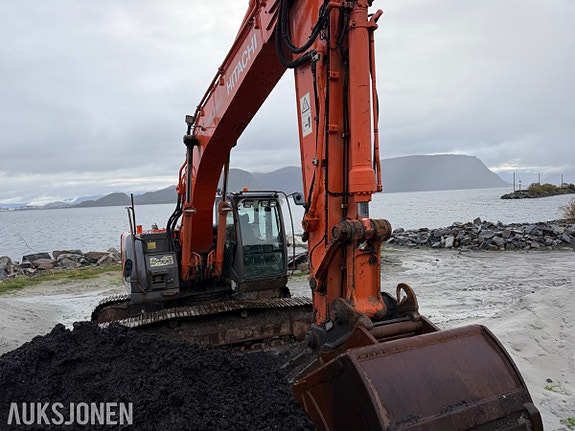 Hitachi Zx225 2 of 30
