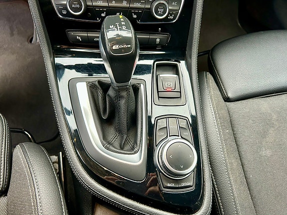 BMW 225xe 14 of 27