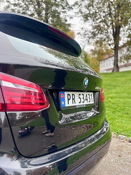 BMW 225xe 7 of 27