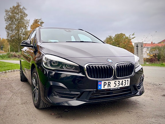 BMW 225xe 2 of 27