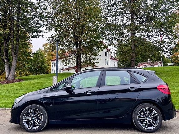 BMW 225xe 3 of 27