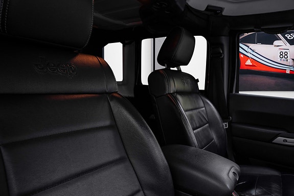 Jeep Wrangler 16 of 30
