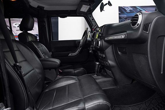 Jeep Wrangler 13 of 30
