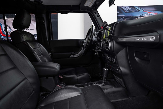 Jeep Wrangler 14 of 30
