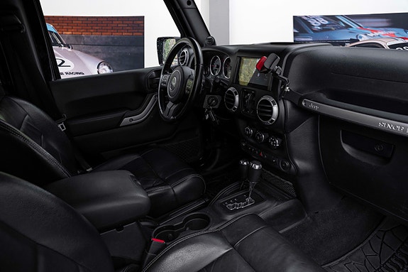 Jeep Wrangler 12 of 30