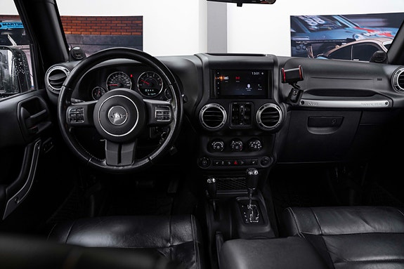 Jeep Wrangler 11 of 30