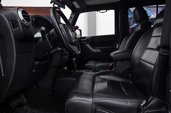 Jeep Wrangler 18 of 30