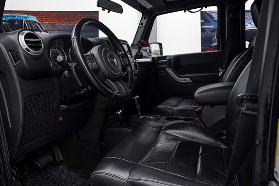 Jeep Wrangler 19 of 30