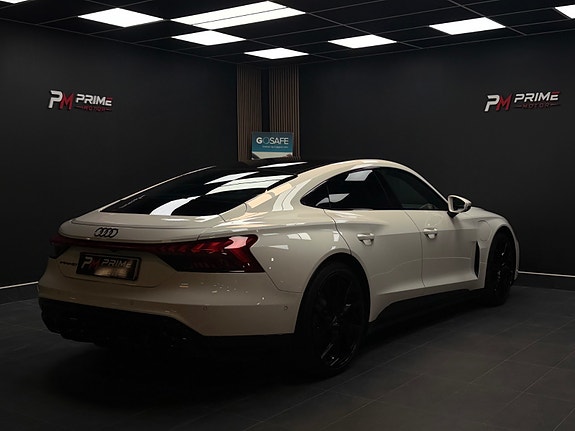 Audi e-tron GT 19 of 30
