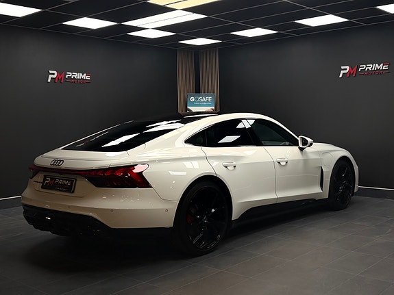 Audi e-tron GT 18 of 30