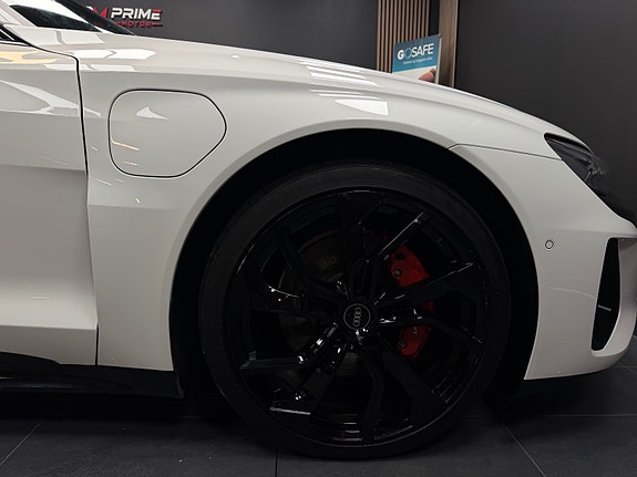 Audi e-tron GT 27 of 30