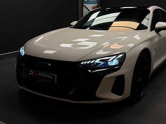 Audi e-tron GT 13 of 30