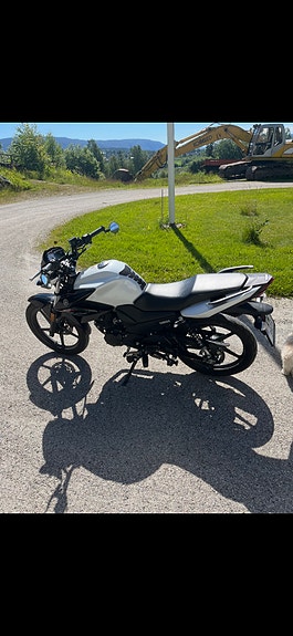 Yamaha YS 125 3 of 9