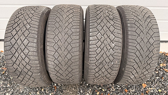 Selger 4 stk. Continental VikingContact 7 vinterdekk – 205/55 R16