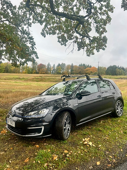 Volkswagen e-Golf VII 2 of 30