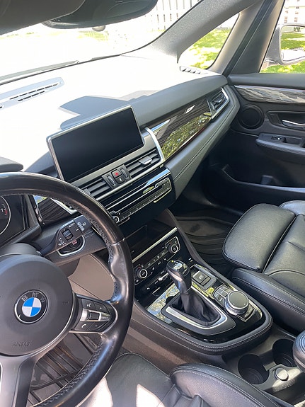 BMW 225xe 11 of 15