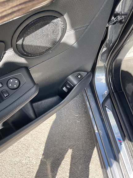 BMW 225xe 8 of 15