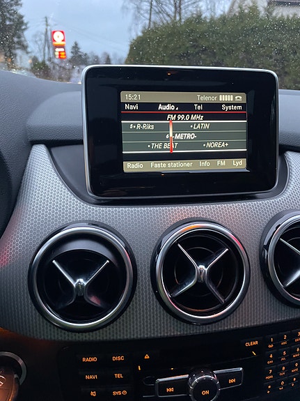BMW 225xe 13 of 15
