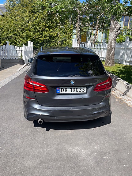 BMW 225xe 2 of 15