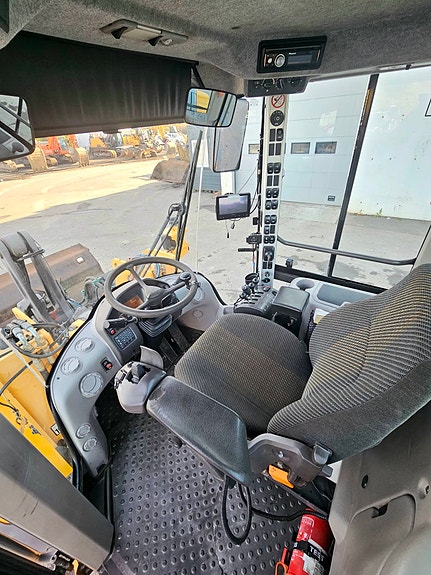 Volvo L120F, 2008 Mod, 3. og 4. funksjon, Spakstyring, ny sertifisering og ny service. 28 of 30