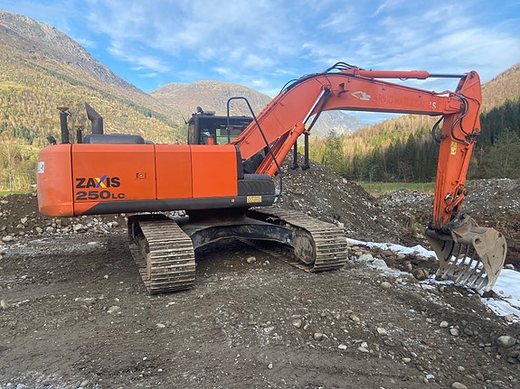 Hitachi ZX 250-5 2 of 10