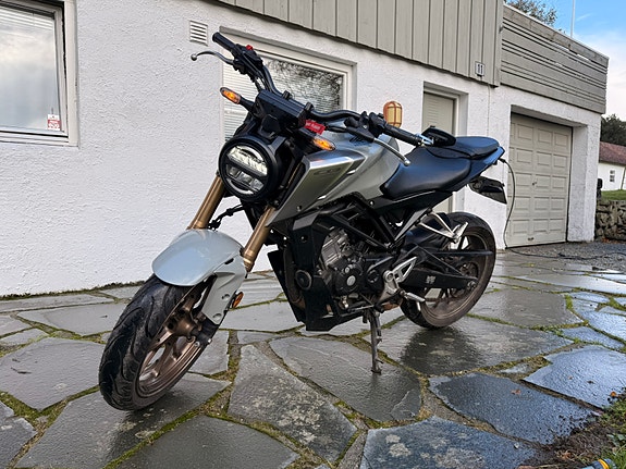 Honda CB 125 R 2 of 5