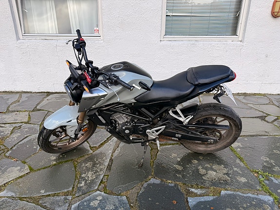 Honda CB 125 R 4 of 5