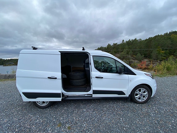 Ford Transit Connect 10 of 30