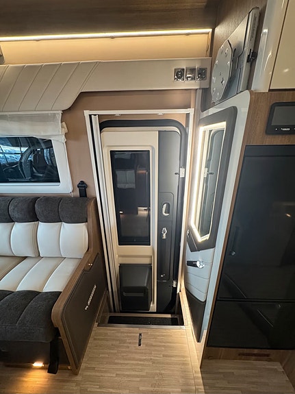 Mobilvetta TEKNO LINE 90, QUEEN, AUTOMAT, 180 HK. LITIUM 11 of 18