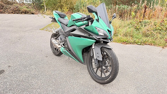 Yamaha YZF-R 125 2 of 18