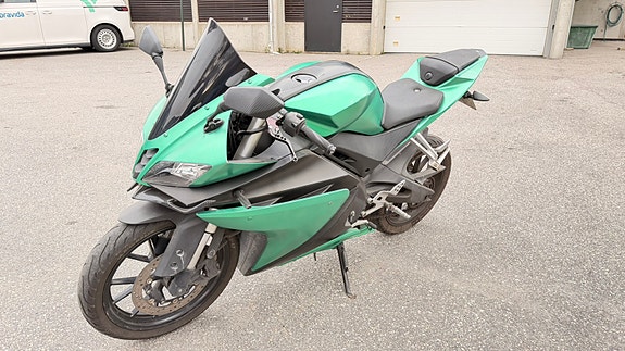 Yamaha YZF-R 125 12 of 18