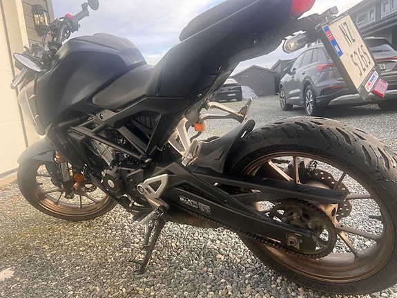 Honda CB 125 R 5 of 5