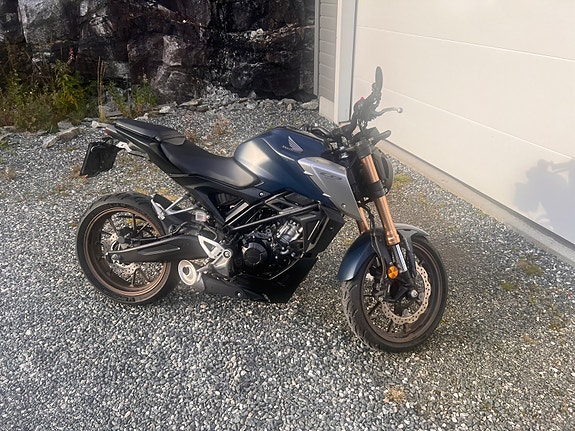 Honda CB 125 R 2 of 5