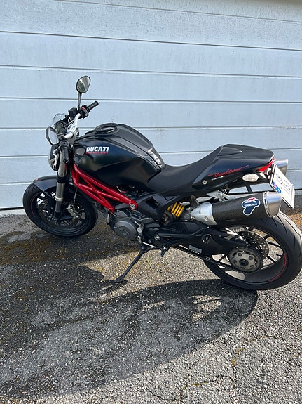 Ducati Monster 796 3 of 5