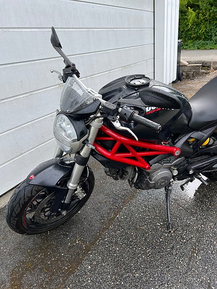 Ducati Monster 796 4 of 5