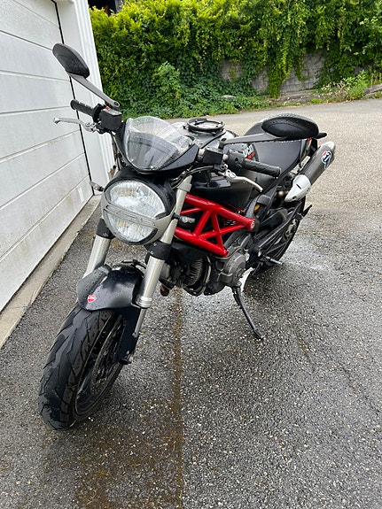 Ducati Monster 796 2 of 5