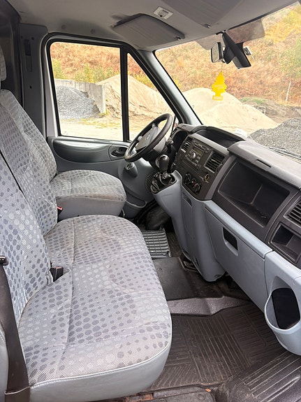 Ford Transit 300M Van 8 of 10