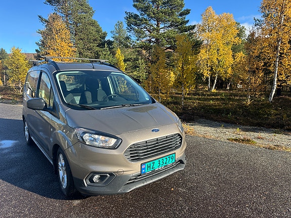 Ford Transit Courier 3 of 17