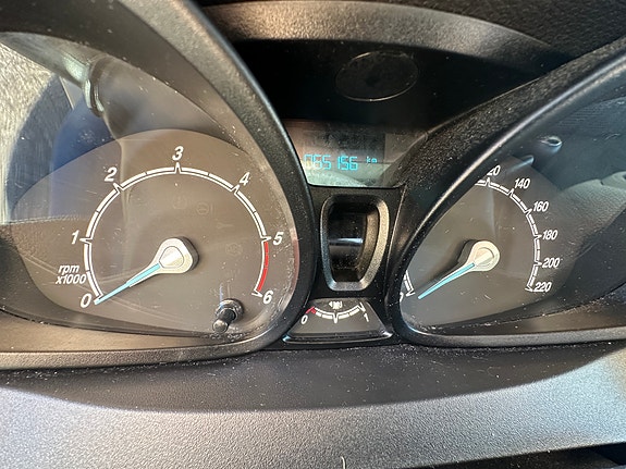Ford Transit Courier 12 of 17