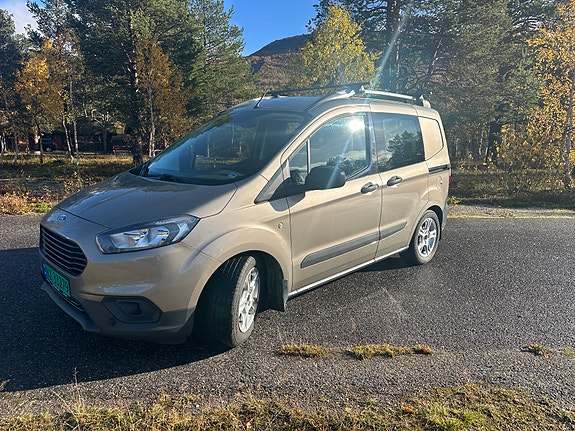 Ford Transit Courier 2 of 17